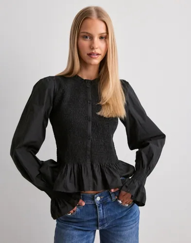 Nelly Svart Favorite Smock Blouse