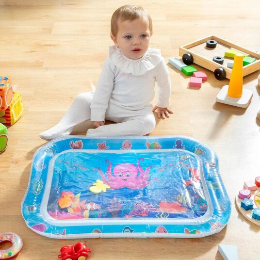Oppblåsbar lekematte med vann - babyleke