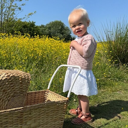 Bluum Strikkejakke Viola til barn garnpakke i Soft Merino Ull