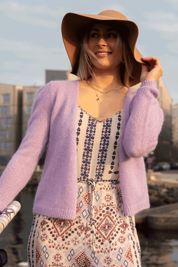 Dale Garn 451 18 Odette Cardigan Dale Garn 451 18 Odette Cardigan