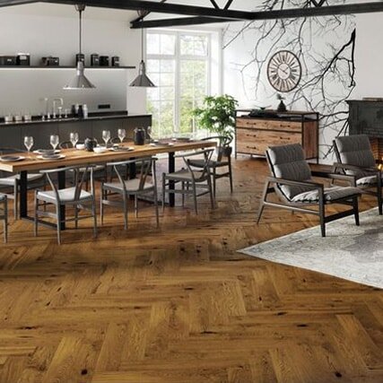 Saga Herringbone Cognac Eik Mattlakk Saga Herringbone Cognac Eik Mattlakk