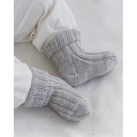Little Pearl Socks by DROPS Design Baby Sokker Strikkeoppskrift str 0 1 mdr 3 4 år