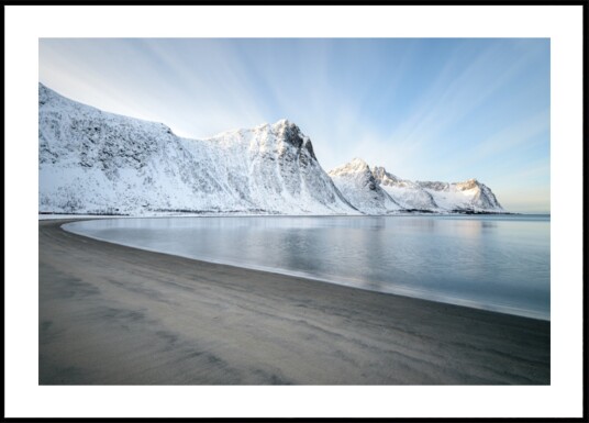 Snowy Mountain Coast Plakat / 100x150