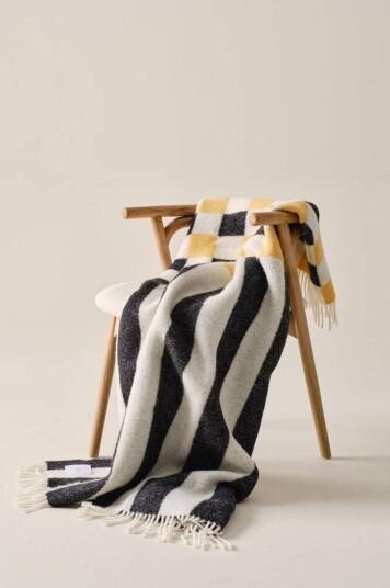 CRISSIE ullteppe Black/Off-White/Ochre