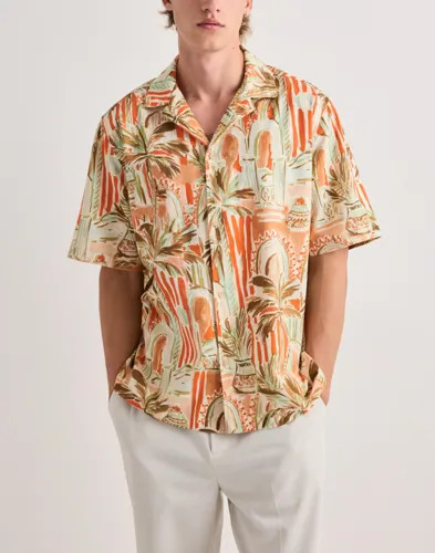 Les Deux Palm Aop Ss Shirt Kortermede skjorter Oransje