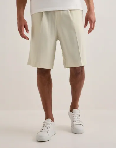 Que Sera Sera Sheldon Suit Shorts Tynne shorts Beige Que Sera Sera Sheldon Suit Shorts Tynne shorts Beige