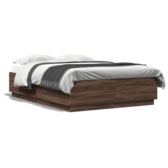  Sengeramme med LED-lys brun eik 120x200 cm konstruert tre 8721012273597
