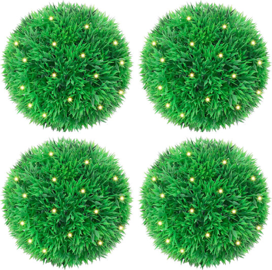 Kunstige buksbomballer med LED lys 4 stk grønn 12 cm