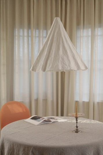 Mimou Taklampe Wrinkle i håndlaget papir Hvit Mimou Taklampe Wrinkle i håndlaget papir Hvit