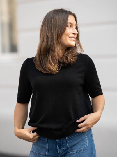 Selected Femme Hella Short Sleeve Knit O-Neck Sort XS Selected Femme Hella Short Sleeve Knit O-Neck Sort XS