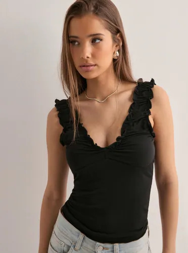 Nelly Svart Stunning Rouch Top
