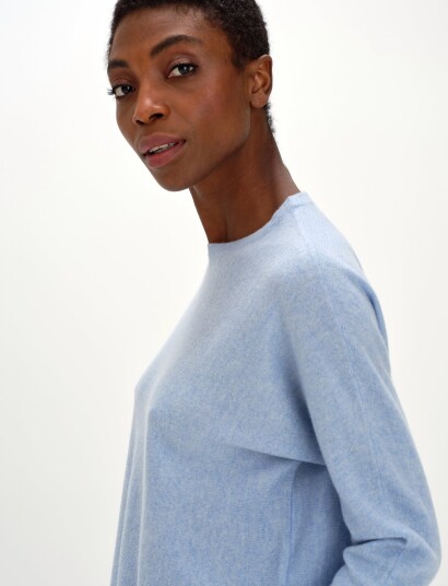 Davida Cashmere Curved Sweater Blue M Davida Cashmere Curved Sweater Blue M