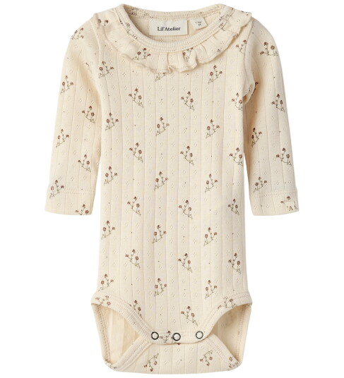 Lil Atelier Lil' Atelier Body I/e NbfRachello Novelle Peach/Flower 56 Langermet Body Rosa