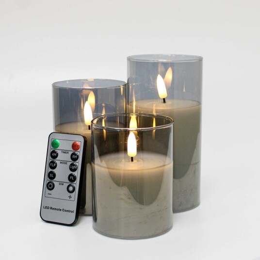Ledlife LED Blokklys sett i gråtonet glass Ø7,5cm 3 stk flammeeffekt Inkl. fjernkontroll og timer 10/12,5/15cm høy ekte stearin Ledlife LED Blokklys sett i gråtonet glass Ø7,5cm 3 stk flammeeffekt Inkl. fjernkontroll og timer 10/12,5/15cm høy ekte stearin