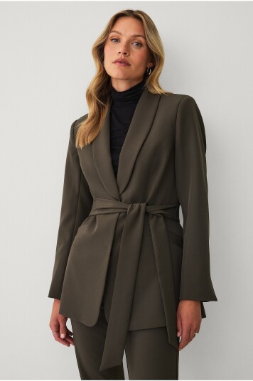 Ellos Collection   Blazer med slips og sjalkrage   Grønn