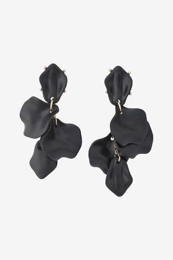 BOW19 Details Øreringer Leaf Earrings Pearl Svart BOW19 Details Øreringer Leaf Earrings Pearl Svart