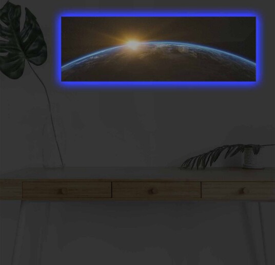 Lerretsbilde med LED belysning Jorden sett fra verdensrommet med en soloppgang i horisonten Blå / Oransje / Svart