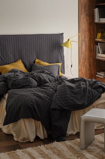 Ellos Home Sengesett Elly Thin Stripe i resirkulert halvlinne 2 eller 3 stykker Grå