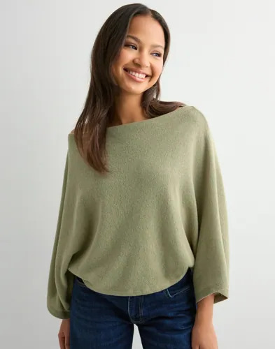 Nelly Grønn Effortless Poncho Sweater