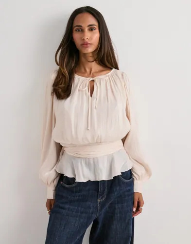 1594 Rosa Vmelisa Ls Detail Top Wvn Exp