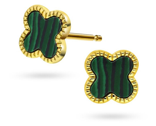 Pan Jewelry Kløver øredobber i 925 forgylt sølv med grønn syntetisk malakitt Pan Jewelry Kløver øredobber i 925 forgylt sølv med grønn syntetisk malakitt