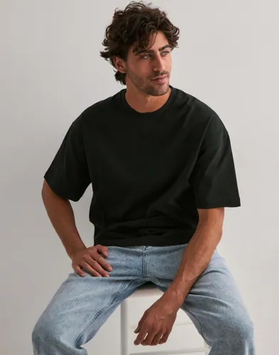 Que Sera Sera Boxy Blank Tee Oversized t shirts Svart