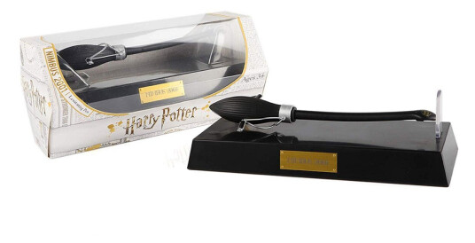 Harry Potter Levitating Broomstick Pen Nimbus 2001 Harrys flygende kost Harry Potter Levitating Broomstick Pen Nimbus 2001 Harrys flygende kost