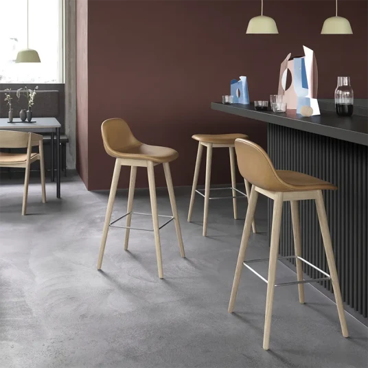 Muuto Fiber barstol låg Wood Base 65 cm Black/Anthracite Muuto Fiber barstol låg Wood Base 65 cm Black/Anthracite
