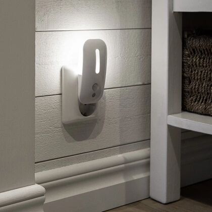 Smartsaker Nattlampe med lys- og bevegelsessensor Smartsaker Nattlampe med lys- og bevegelsessensor
