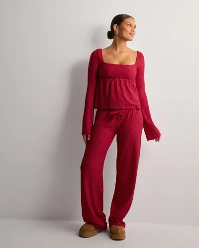 Nelly   Rød   Cute Broderie LS Top