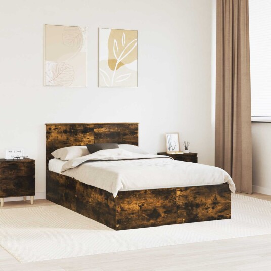Sengestamme med hodegjerde Røkt eik 135 x 190 cm Konstruert tre