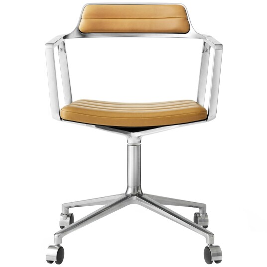 Vipp 452 Svingstol med Hjul Polert Aluminium / Kamelfarget Skinn Vipp 452 Svingstol med Hjul Polert Aluminium / Kamelfarget Skinn