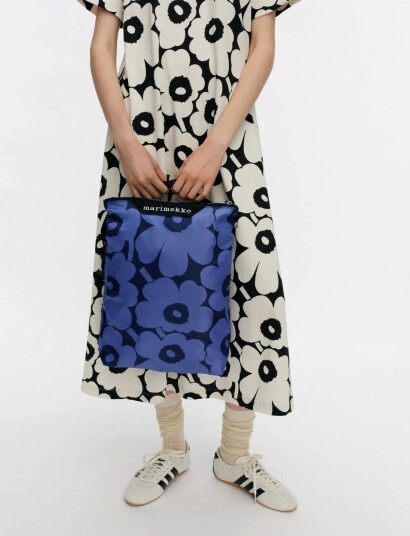 Marimekko Neat Crossbody Unikko M Blue ONE SIZE Marimekko Neat Crossbody Unikko M Blue ONE SIZE
