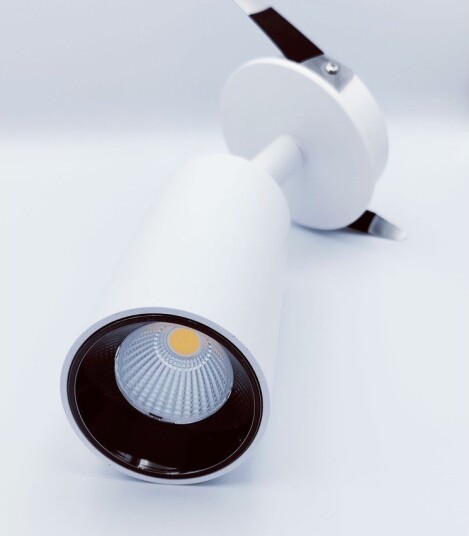 Ledlife 12W Ø8cm innfelt spot hvit RA90 Hull: Ø7,5 cm Mål: Ø8 cm Osram LED Dimbar : Ikke dimbar Farge på huset : Hvit Kulør : Varm Spredning : 38°