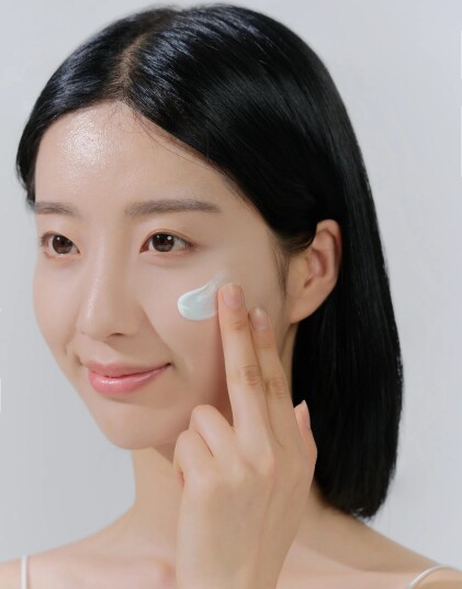 Skin1004 Madagascar Centella Hyalu-Cica Solserum SPF50+ 15ml