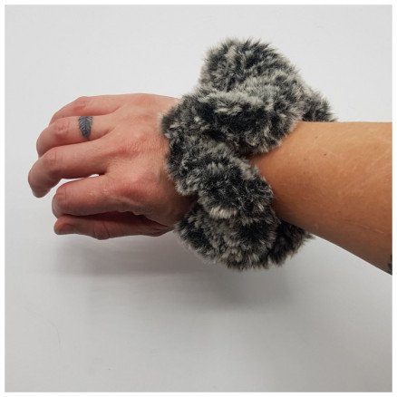Idas Scrunchie Crocus av Rito Krea Scrunchie Hekleoppskrift