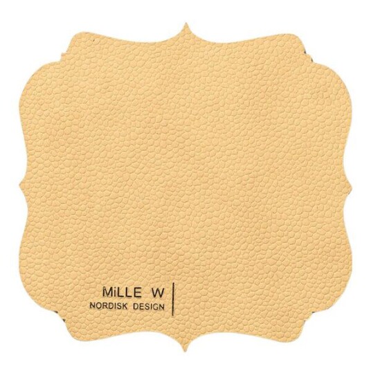 MiLLE W NORDISK DESIGN Vintage glassbrikke 12x12 cm beige MiLLE W NORDISK DESIGN Vintage glassbrikke 12x12 cm beige
