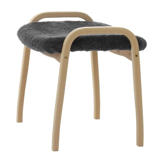 Swedese Lamino Fotskammel Saueskinn Bok/Charcoal