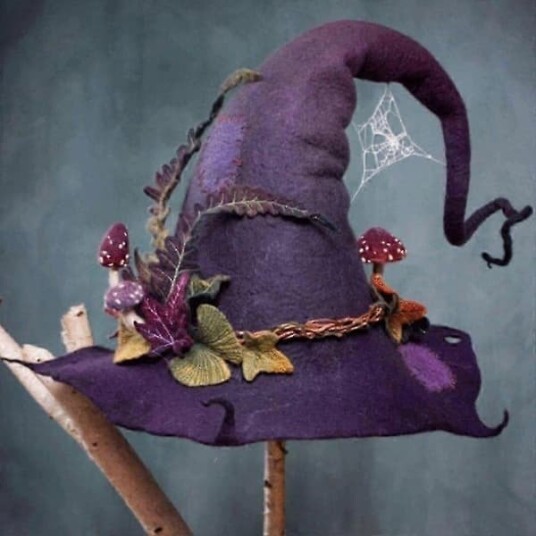 Halloween Heksehatt i Filt med Blomsterranke til Voksen