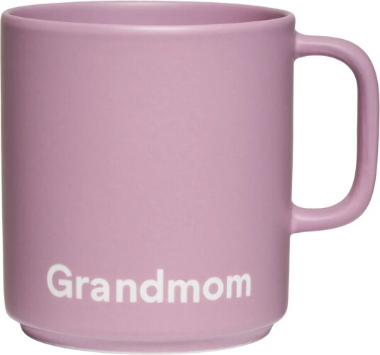 Design Letters VIP favorittkopp med hank 25 cl Grandmom-lavender Design Letters VIP favorittkopp med hank 25 cl Grandmom-lavender