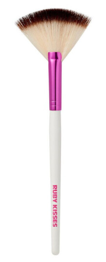 KISS Ruby Kisses Fan Brush