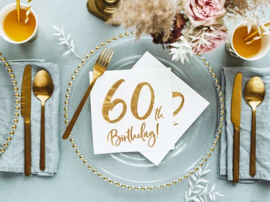 Partydeco 20 stk Hvite 60 Års Bursdagsservietter med Gullfoliert trykk Servietter 33x33 cm Partydeco 20 stk Hvite 60 Års Bursdagsservietter med Gullfoliert trykk Servietter 33x33 cm
