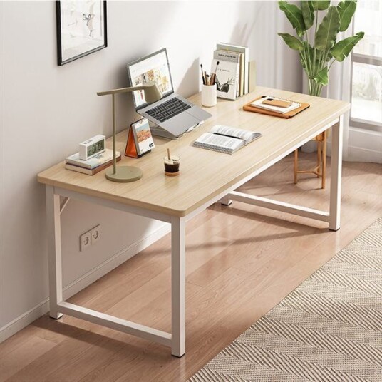 Skrivebord 160cm med Eikefarget Bordplate og Hvite Ben Skrivebord 160cm med Eikefarget Bordplate og Hvite Ben