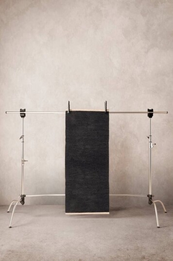 Jotex COMOLINO ullteppe 70x150 cm Mørk grå 1605488-02-0 1510641-05-50 Jotex COMOLINO ullteppe 70x150 cm Mørk grå 1605488-02-0 1510641-05-50