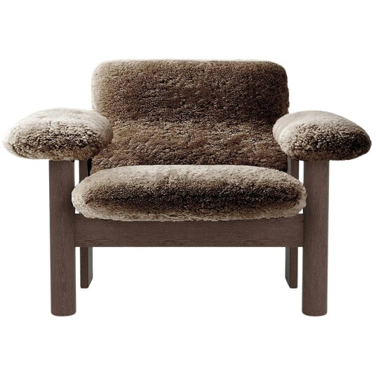 Audo Copenhagen Brasilia Lenestol Lav Rygg Mørkbeiset Eik / Sheepskin Sahara