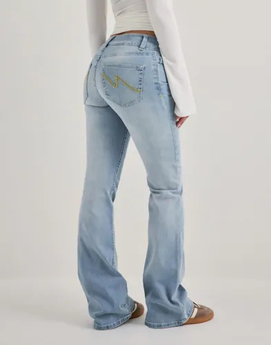 Nelly Blå Low Waist Bootcut Stitch Jeans