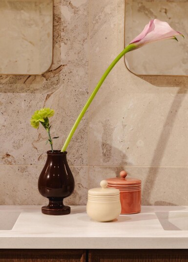 UND Legacy Vase m/fot Kaffe H17