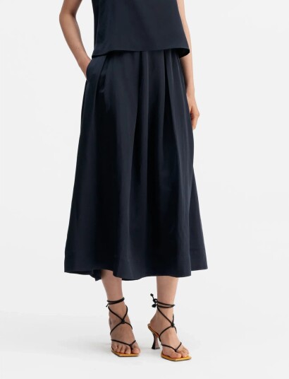 Ahlvar Gallery Hana Long Logo Skirt Navy S