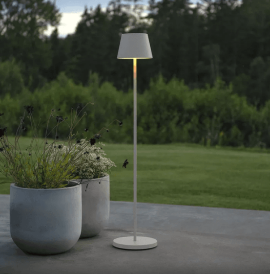 Trend Collection Pomezia gulvlampe – oppladbar, dimbar og justerbar, matt hvit Trend Collection Pomezia gulvlampe – oppladbar, dimbar og justerbar, matt hvit