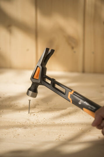 Fiskars IsoCore Snekkerhammer 450g - Kløhammer med Plasthåndtak Fiskars IsoCore Snekkerhammer 450g - Kløhammer med Plasthåndtak